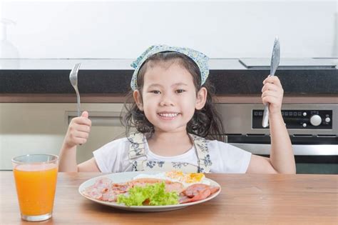 6 Makanan Ini Bisa Bantu Perkembangan Otak Anak Lho Bunda Alodokter