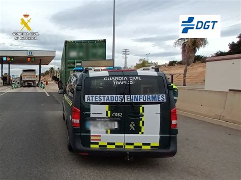 La La Guardia Civil Investiga Al Conductor Brio De Un Cami N En La Ap