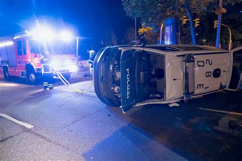 Schwerer Unfall In Hamburg Streifenwagen Berschl Gt Sich