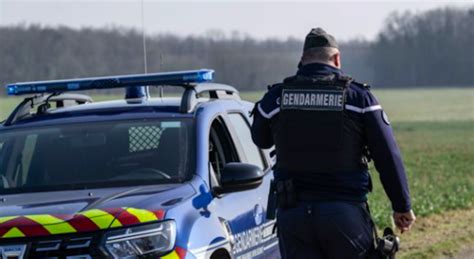 Ils Volent Une Voiture Et Terminent Dans Le Fossé