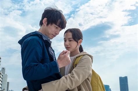 連続テレビ小説「おかえりモネ」第85話。飛び込んできた百音（清原果耶）を受け止めた菅波（坂口健太郎）は「（鍵を）取れてよかった」（c）nhk