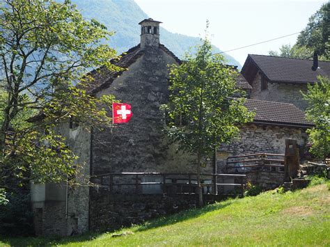 Schweizer Flagge Steinhaus Tessin Kostenloses Foto Auf Pixabay Pixabay