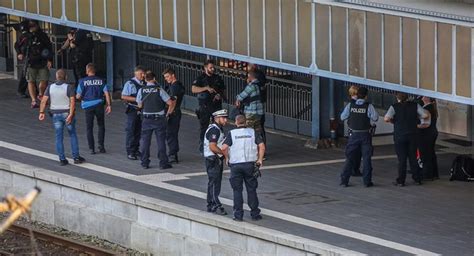 Une Attaque Au Couteau Contre Un Train à Grande Vitesse En Allemagne