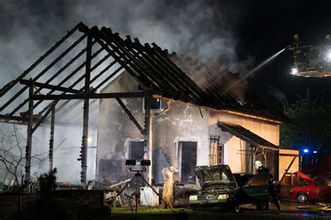 Brandstifter treibt sein Unwesen Nebengebäude eines Bauernhofes in