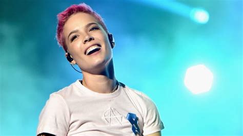 Halsey lança nova música The End após lutar contra doença de Lúpus