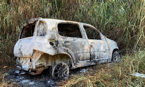 Carro que pode ter sido usado por atirador é encontrado no