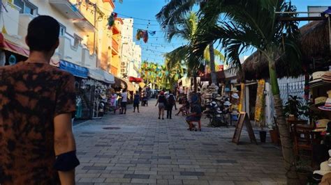 Pintarán adocreto de la Quinta Avenida de Playa del Carmen para darle