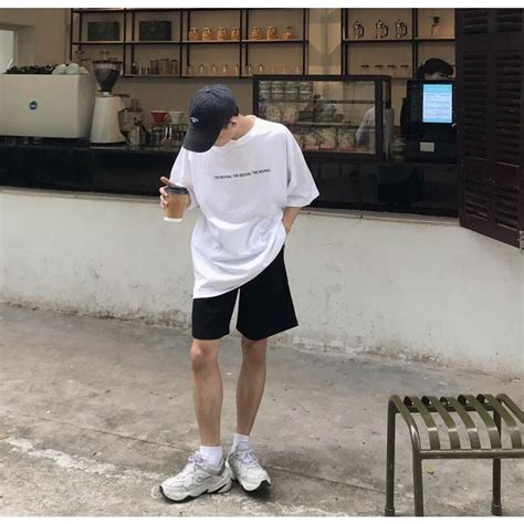 Top outfit phối đồ với áo thun form rộng nam cực Hot Trend
