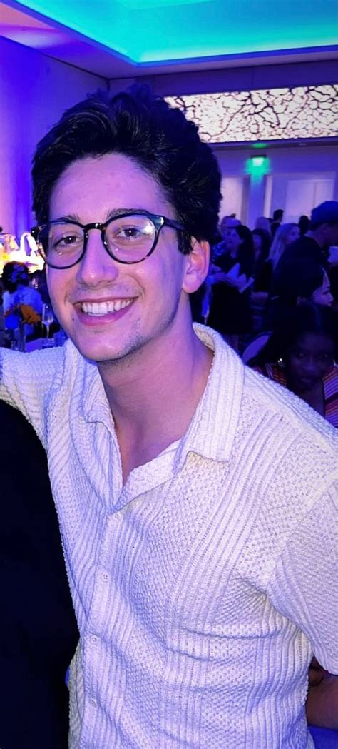 Pin By Cassidy Avey On Milo Manheim In A Romcom Milo Manheim Hot Actors