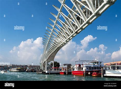 Venice People Mover Hi Res Stock Photography And Images Alamy