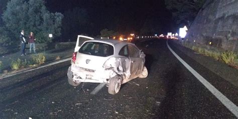 Incidente Sulla Messina Palermo Scontro Auto Camion Tra Giostra E