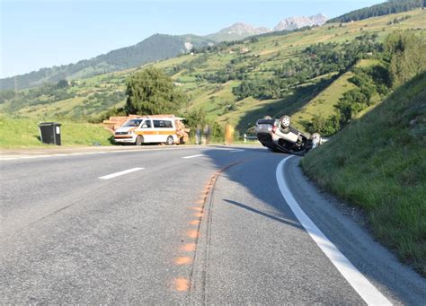 Lenker Landet Bei Autounfall In Scuol Gr Auf Dem Dach Polizeinews Ch