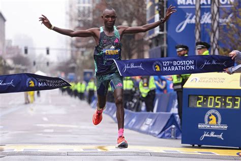 boston marathon sweep  kenya   favorite kipchoge wbur news