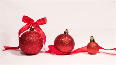 Red Ribbon Wallpapers Top Free Red Ribbon Backgrounds Wallpaperaccess