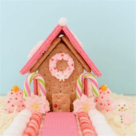 How To Make An Easy Graham Cracker Gingerbread House