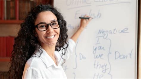 Beca dirigida a maestros de inglés para estudiar y trabajar en una