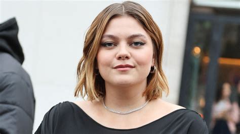 Louane se confie sur sa fille Esmée et sa vie de maman Tu apprends à