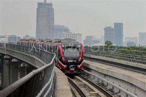 Penambahan Rangkaian Kereta LRT Jabodebek ANTARA Foto