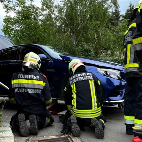 Ff Klosterneuburg Fahrzeugbergung Nach Verkehrsunfall