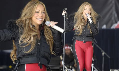 Mariah Carey Takes To The Stage In Terribly Tight Leggings Daily Mail