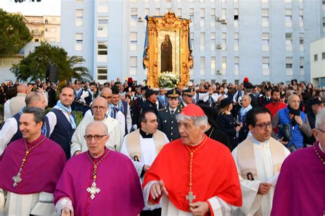 Un Bagno Di Folla A Crotone Per L Effige Della Madonna Di Capocolonna