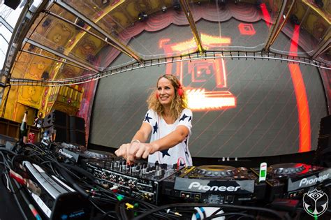 The Top 12 Female DJs In The World GlobalDJsGuide