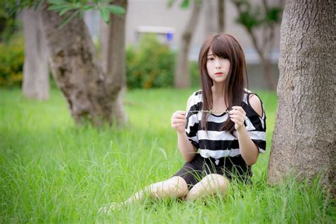 K Asian Grass Bokeh Brown Haired Hands Sitting Hd Wallpaper