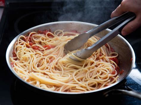 The Right Way To Sauce Pasta