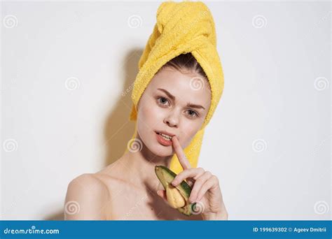 Pretty Woman Naked Shoulders Avocado Exotic Fruits Cosmetics Clean Skin