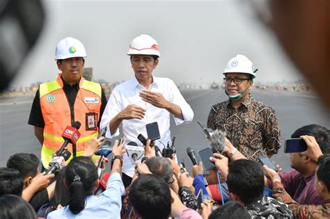 Presiden Jokowi Tinjau Proyek Runway Ketiga Bandara Soetta