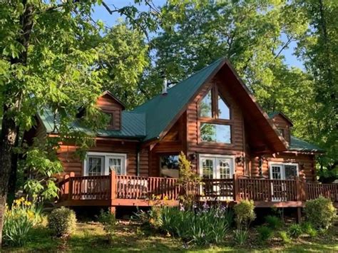 Soak In A Hot Tub Flanked By Nature At These Cabins In Missouri