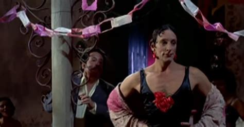 Quiénes fueron los protagonistas del primer beso gay en el cine mexicano y el revuelo que causó