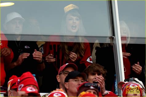 Inside Taylor Swift's Suite at Chiefs-Bills Game: Who's She Sitting ...