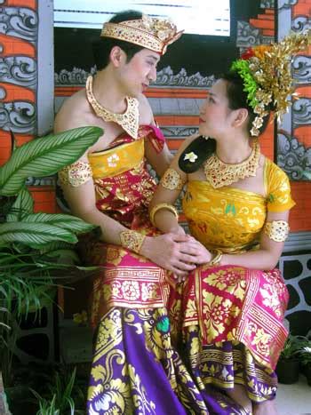 Balinese Costume Photo Tour Pictures in traditional clothes