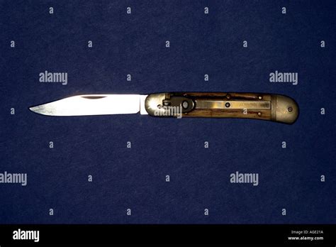 Flick knife hi-res stock photography and images - Alamy