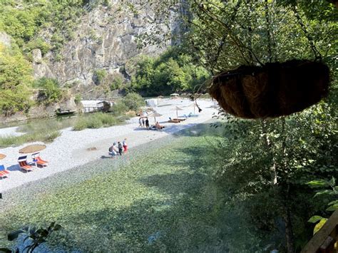 Desde Tirana excursión de un día al lago Komani y al río Shala