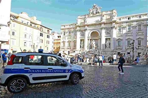 Il Comune Di Roma Assume 800 Vigili Urbani I Requisiti Sono Minimi