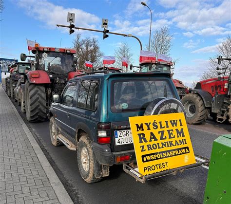 Rolnicy w proteście zablokowali most graniczny na Odrze ZDJĘCIA