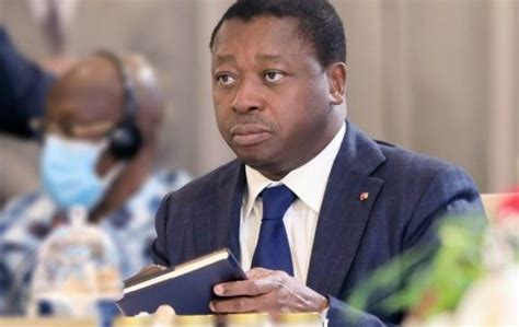 Togo Faure Gnassingb Promulgue La Nouvelle Constitution Olofofo