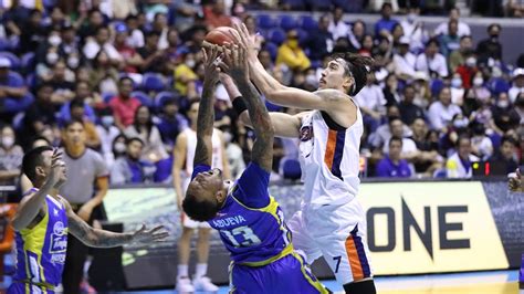 Cliff Hodge Grabs Offensive Rebounds Vs Magnolia Honda S Pba