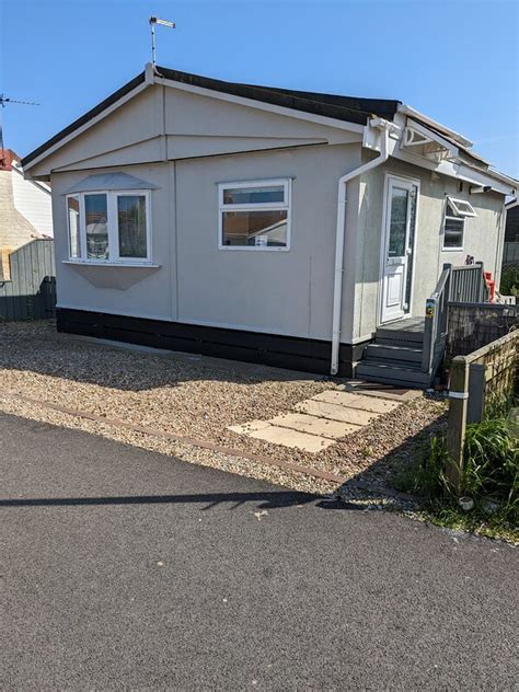 2 Bed Chalet In Withernsea 14730033 Fully Refurbished Chalet In