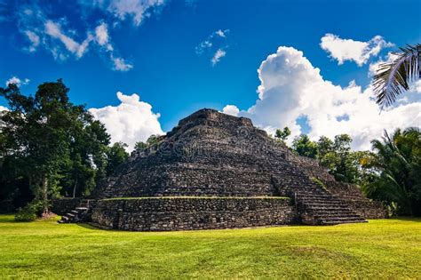 Piramide In Archeologische Plaats Chacchoben Yucatan Mexico Stock