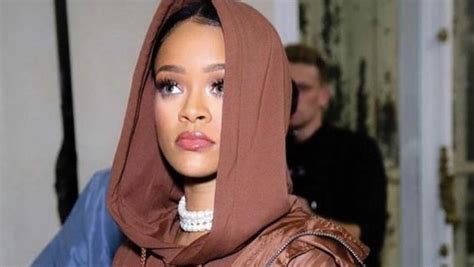 Rihanna Publica Una Foto Desnuda Junto A Su Sobrina Y La L A En Las