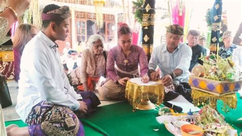 Sudhi Wadani Conversion Ceremony In The Context Of Balinese Hinduism