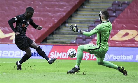 Galatasaray Evinde Bir Puana Raz Oldu Tele