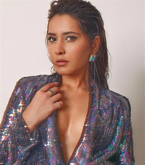 Raashi Khanna latest glamour pic viral వడ రజసతనన రశఖనన