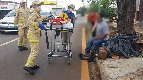 Motociclista é socorrido pelo Siate após acidente na Rua Presidente