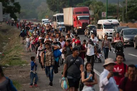 La Caravana Migrante Que Avanza En M Xico Hacia Eeuu Miles De Personas