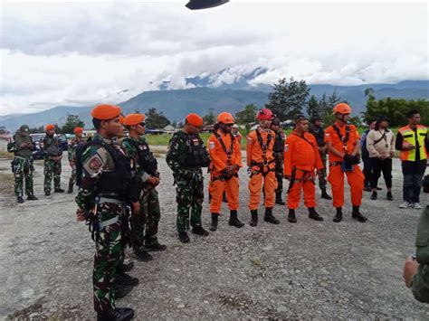 Evakuasi Penumpang Pesawat Sam Air Yang Jatuh Di Papua Terhambat Cuaca