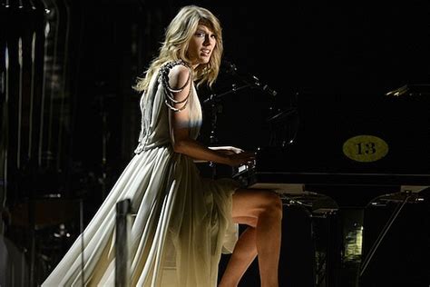 Taylor Swift Plays Piano In The Giver